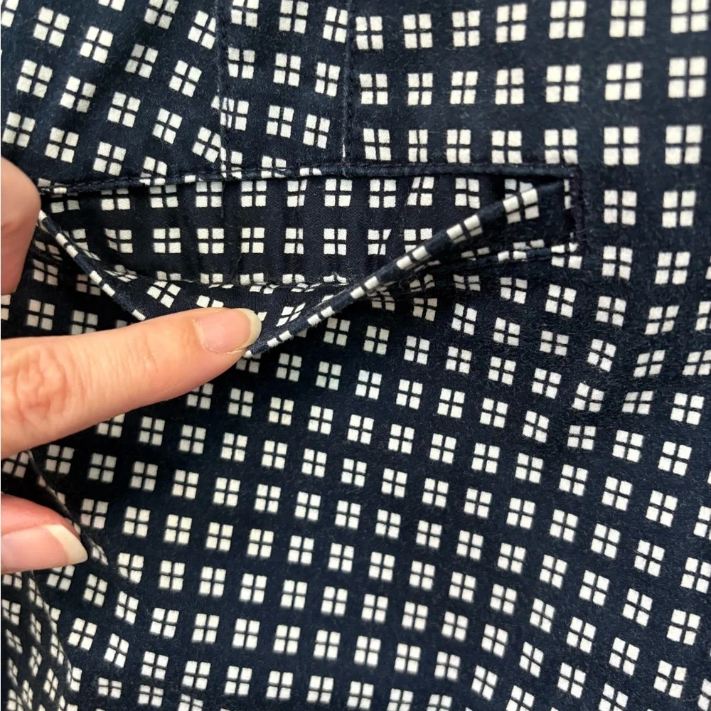 Gloria Vanderbilt khaki unlimited navy/white checkered Capri. Size 14.